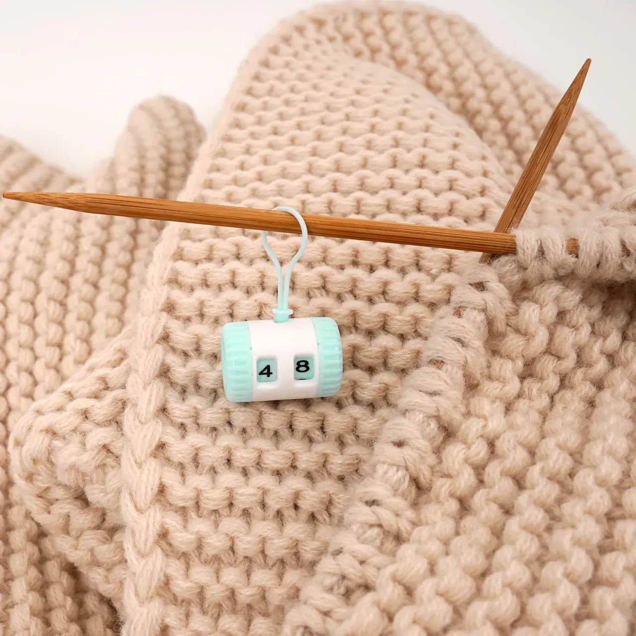 Connimonet Row Counter for Knitting,2 PCS Per Box, with Hanging Cord,Knitting Needle Marking Tool, Plastic Knitting Stitch Counter, Crochet 