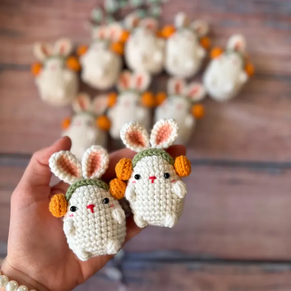 Easter Gift Idea: Crocheted Rabbit Keychain – Handmade Amigurumi Bunny – Cute Gift – Easter Pendant – Bag Charm –