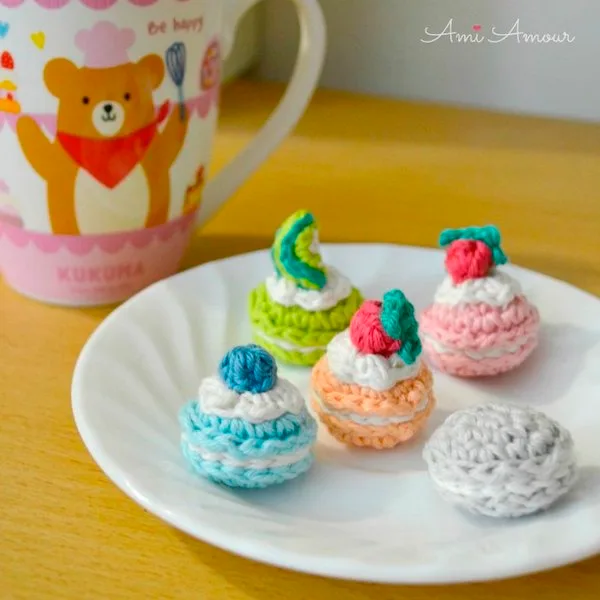 Simple Crochet Macaron