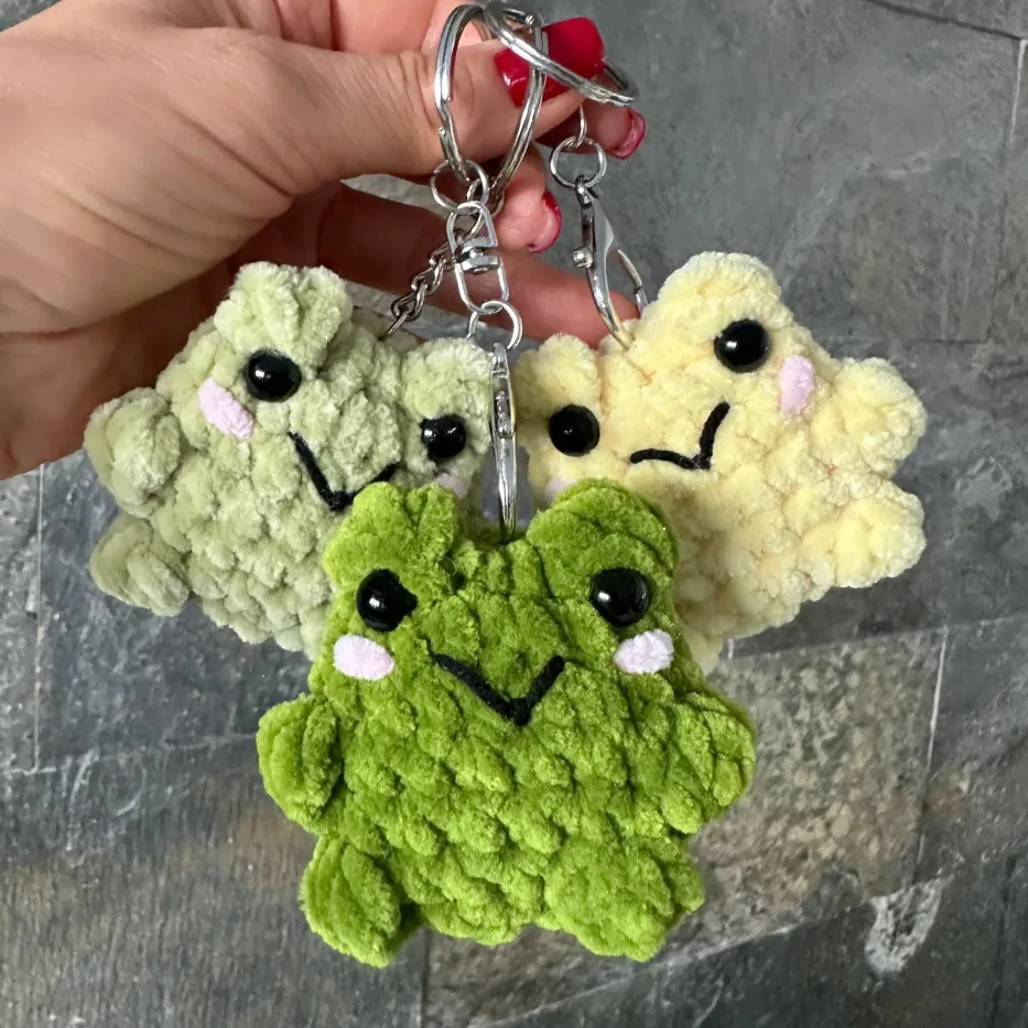 No-Sew Mini Frog Keychain