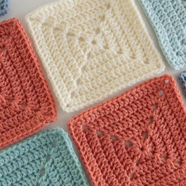 Simple Crochet Granny Square (Video Tutorial)